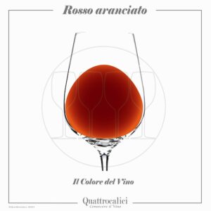 Vino di colore rosso aranciato